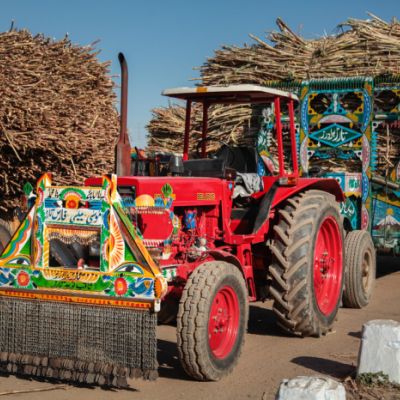 Comparing Purana Tractor vs New Tractor: 10 Differences to Know